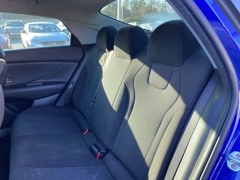 Used 2021 Hyundai Elantra SE image 23