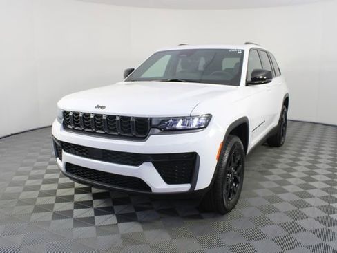 New 2026 Jeep Grand Cherokee Altitude AWD/4WD image 22