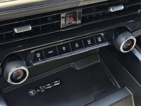 Used 2025 Chevrolet Tahoe LT RWD image 19