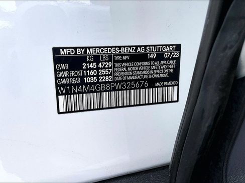 Used 2023 Mercedes-Benz GLB 250 w/ Premium Package image 17