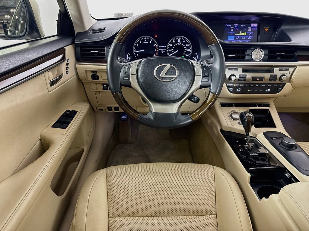 Used 2014 Lexus ES 350 w/ Premium Package FWD image 23