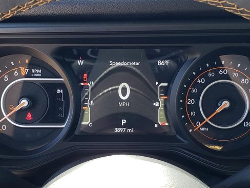 Used 2025 Jeep Gladiator Sport image 32
