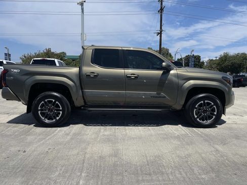 Used 2025 Toyota Tacoma TRD Sport AWD/4WD image 2