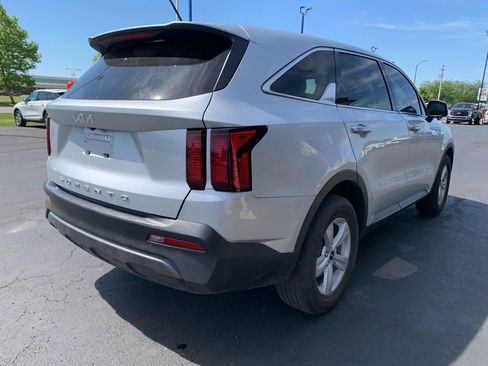 Used 2022 Kia Sorento LX FWD image 3
