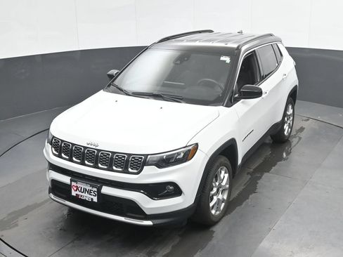 Used 2025 Jeep Compass Limited AWD/4WD image 35