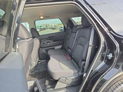 Certified 2024 Nissan Pathfinder SV image 17