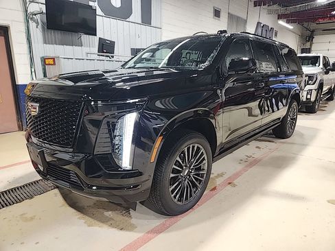 Used 2025 Cadillac Escalade ESV Sport Platinum image 1