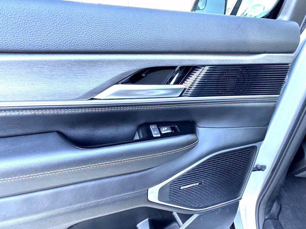 Used 2025 Jeep Wagoneer Series II AWD/4WD image 18