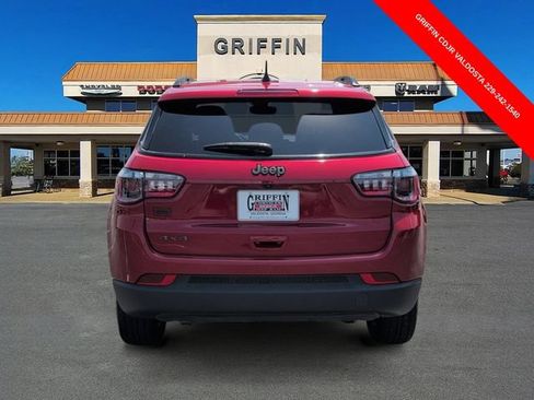 Used 2025 Jeep Compass Latitude w/ Convenience Group AWD/4WD image 8