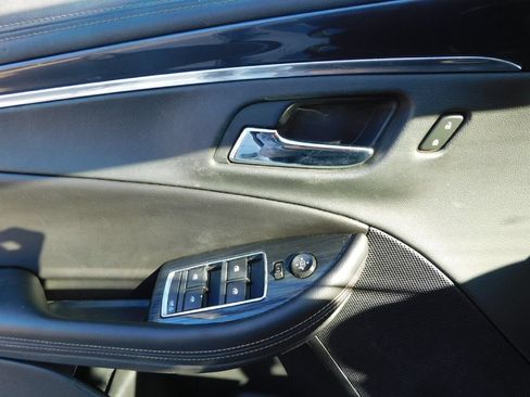 Used 2019 Chevrolet Impala LT FWD image 29