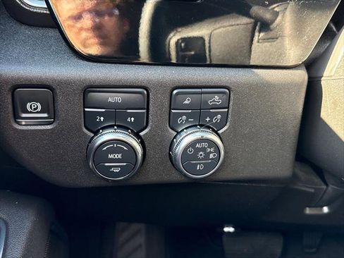 Used 2025 GMC Sierra 1500 SLT AWD/4WD image 17