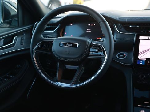 New 2025 Jeep Grand Cherokee Overland image 23
