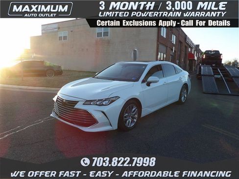 Used 2021 Toyota Avalon XLE w/ Moonroof Package image 1