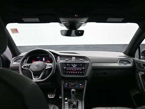 Used 2022 Volkswagen Tiguan SE R-Line image 29