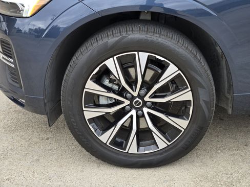 Used 2023 Volvo XC60 B5 Core w/ Climate Package image 16