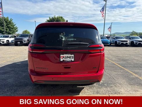 New 2026 Chrysler Pacifica Select w/ S Appearance Package AWD/4WD image 9