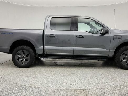 Used 2022 Ford F150 Lightning Lariat image 4