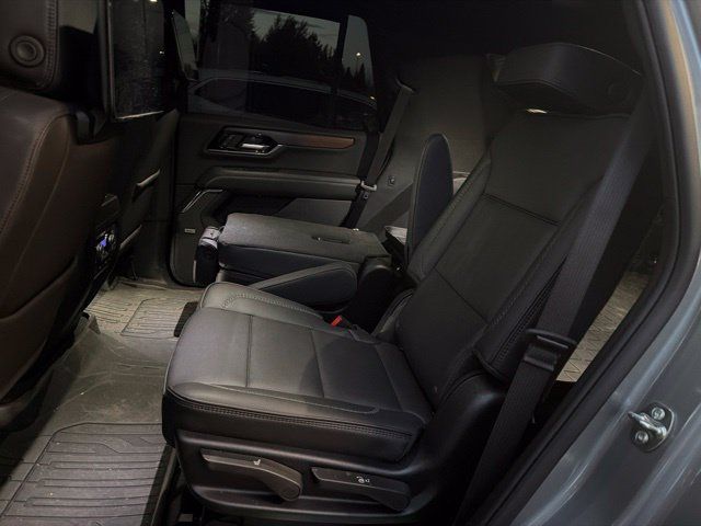 Used 2026 GMC Yukon Denali w/ Denali Reserve Package AWD/4WD image 11