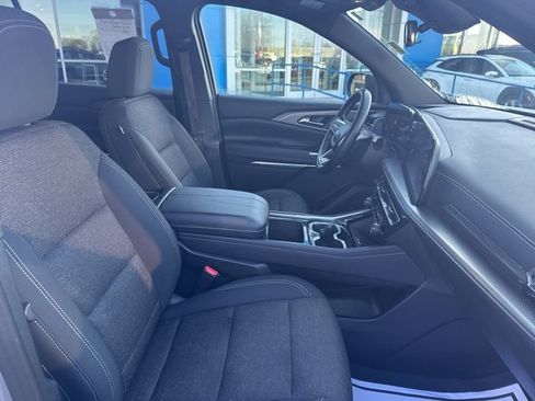 Used 2025 Chevrolet Traverse LT image 10