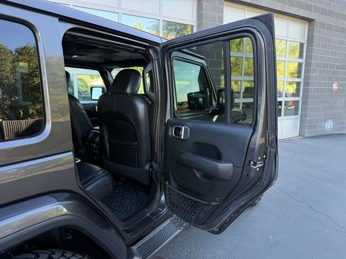 Used 2018 Jeep Wrangler Unlimited Sahara w/ Uconnect 4C Nav & Sound Group AWD/4WD image 38