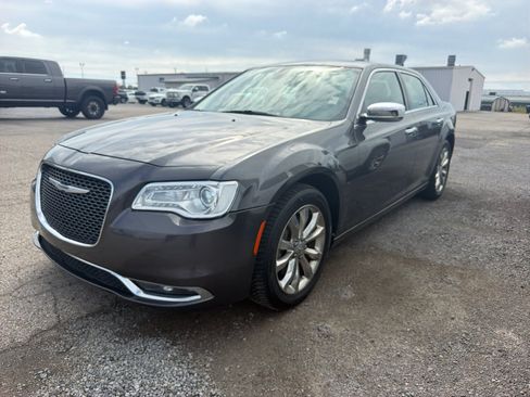 Used 2019 Chrysler 300 Limited AWD/4WD image 1
