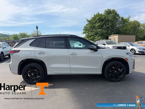 Used 2025 Volkswagen Tiguan SE R-Line image 6