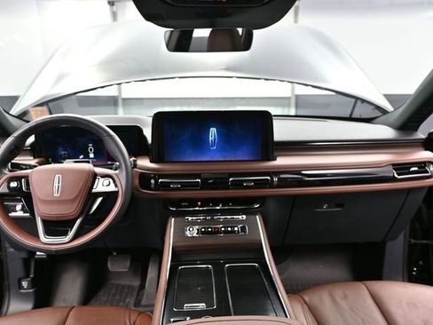 Used 2025 Lincoln Aviator Reserve w/ Jet Appearance Package image 27