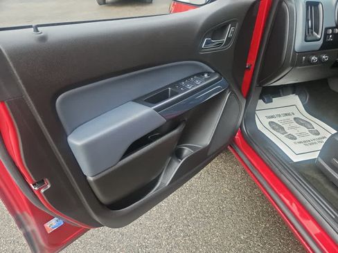 Used 2018 Chevrolet Colorado Z71 AWD/4WD image 9