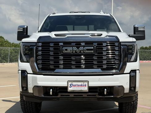 Used 2024 GMC Sierra 2500 Denali Ultimate AWD/4WD image 7