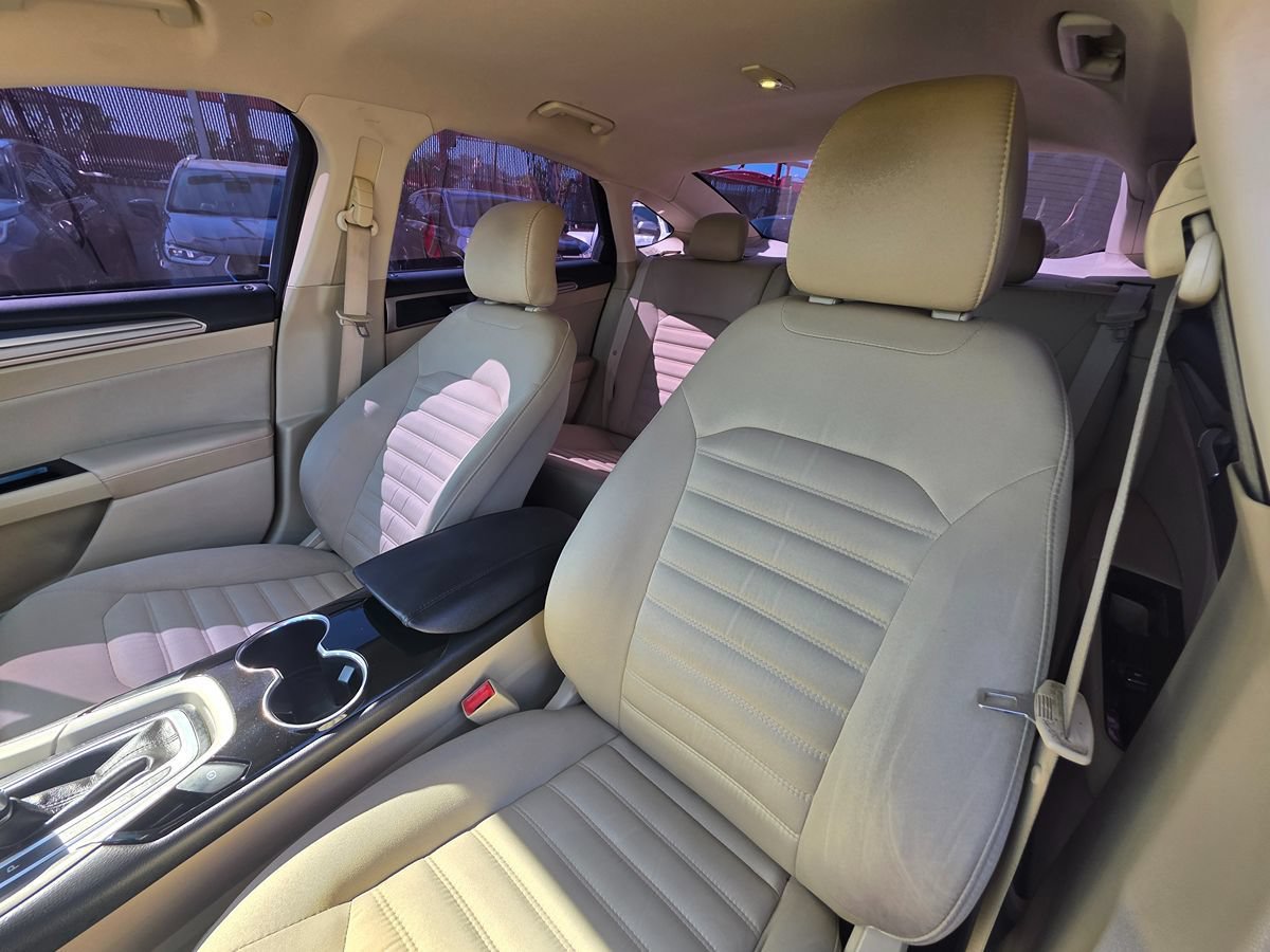 Used 2015 Ford Fusion SE FWD image 22