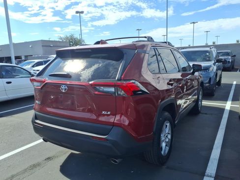 Used 2020 Toyota RAV4 XLE w/ Convenience Package FWD image 3