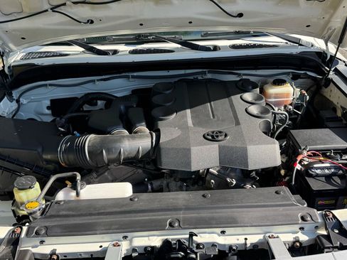 Used 2010 Toyota FJ Cruiser 4WD image 28