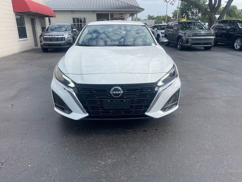 Used 2025 Nissan Altima 2.5 SV FWD image 8