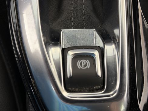 Used 2025 Chevrolet Trax LT w/ LT Convenience Package FWD image 23