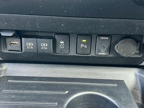 Used 2020 Toyota Tundra Limited image 19