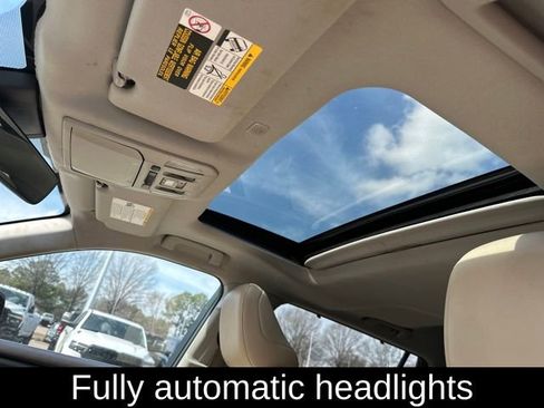 Used 2021 Toyota Highlander XLE FWD image 16