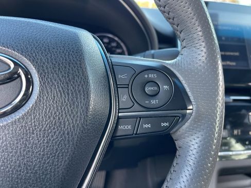 Used 2019 Toyota Avalon Limited image 18