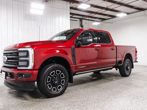 Used 2025 Ford F250 Platinum w/ FX4 Off-Road Package image 3