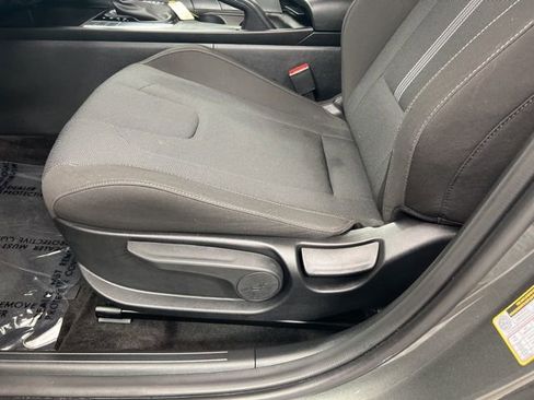 Used 2025 Hyundai Elantra SE FWD image 12