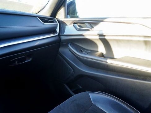 Used 2023 Jeep Grand Cherokee Altitude image 28