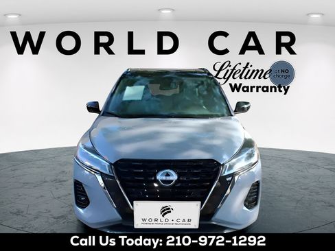 Used 2024 Nissan Kicks SR w/ SR Premium Package FWD image 2