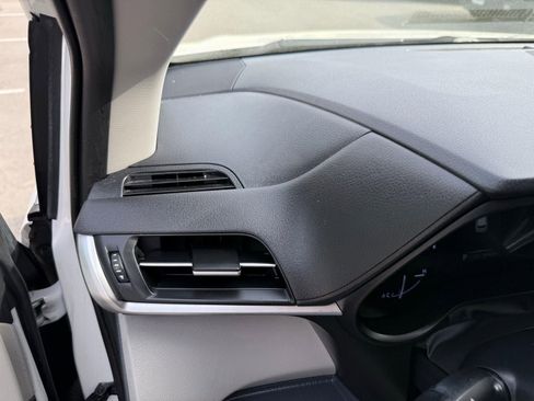 Used 2022 Toyota Sienna LE image 44