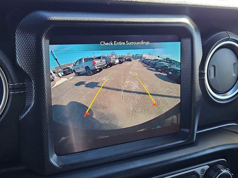 Used 2022 Jeep Wrangler Unlimited Sahara AWD/4WD image 15