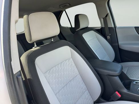 Used 2018 Chevrolet Equinox LT image 15