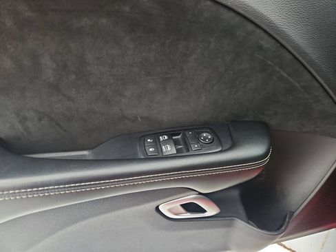 Used 2015 Dodge Challenger SRT RWD image 22