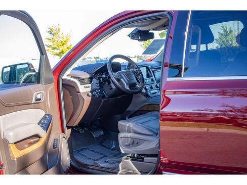 Used 2020 GMC Yukon Denali w/ Open Road Package AWD/4WD image 30