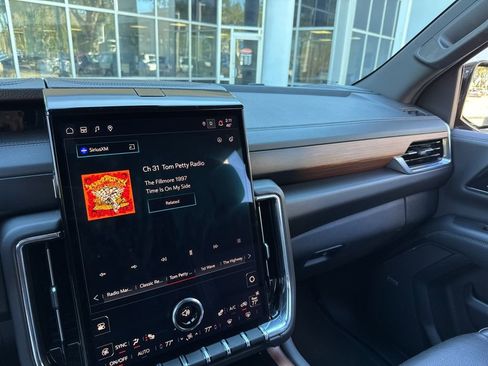 Used 2025 GMC Yukon Denali image 44