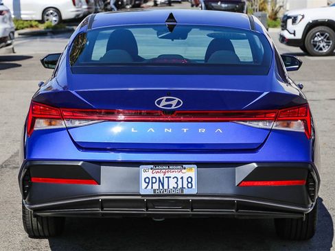 Certified 2024 Hyundai Elantra SEL w/ Convenience Package image 7