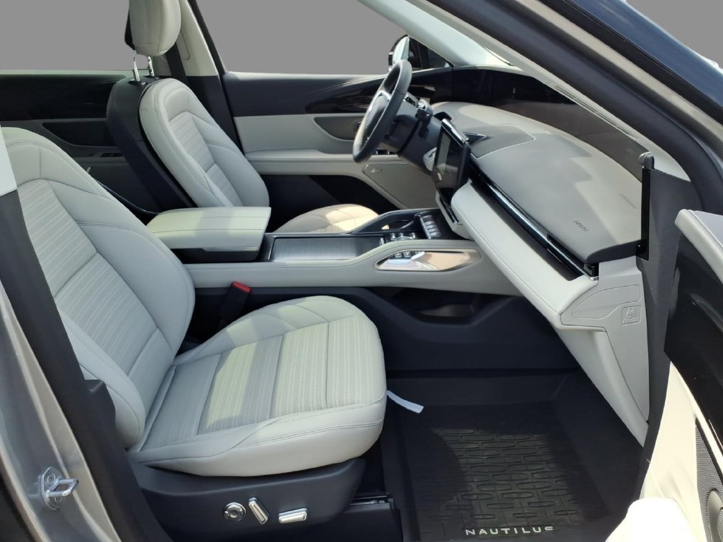 New 2026 Lincoln Nautilus Reserve AWD/4WD image 13