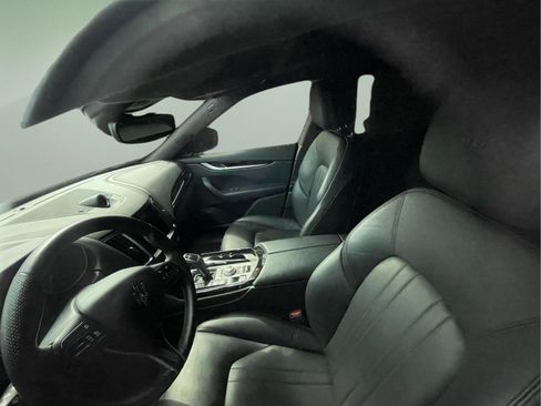 Used 2020 Maserati Levante AWD/4WD image 25